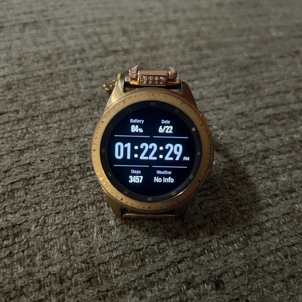 Samsung Gold Smartwatch Premium Design